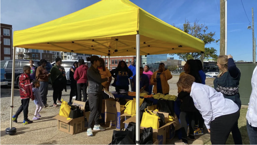 Columbia partners unite to deliver 300 Thanksgiving meals in North Columbia